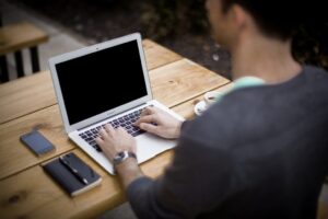 Lire la suite à propos de l’article Fluidifier le processus de création LinkedIn avec MagicPost